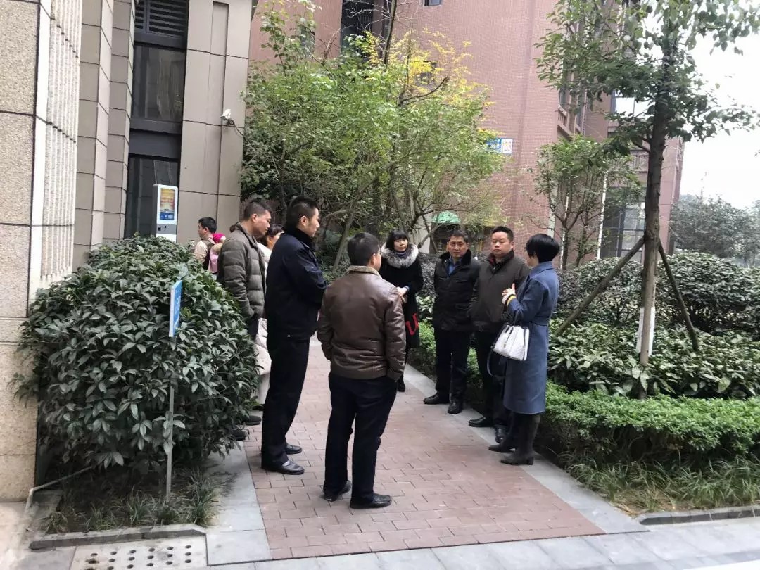 新都區街道、社區、公安一行參觀91香蕉视频在线播放智慧社區。